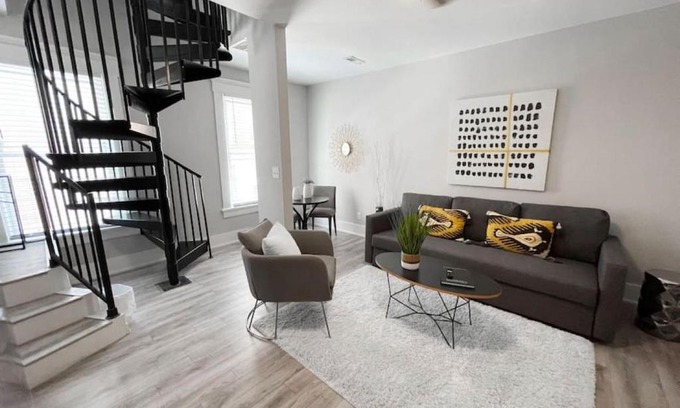 Over-the-Rhine Casa | Full Building Huge Downtown Retreat Walkable to Everything