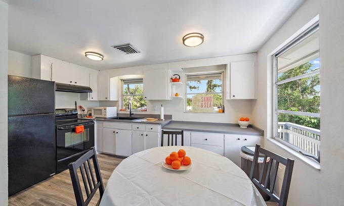 Laurel Casa | Full Duplex Nokomis Beach .7 Miles from The Beach