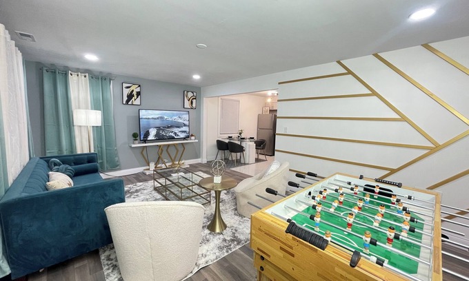 Park Forest Casa | Full entire cozy home + Free Wi-Fi + Free parking + Central area