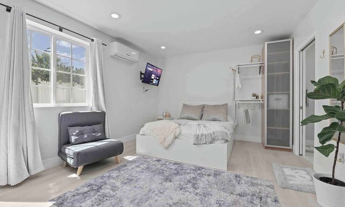 Clairemont Casa | *Full Guest | Luxury Modern Home * Pets Welcome!*