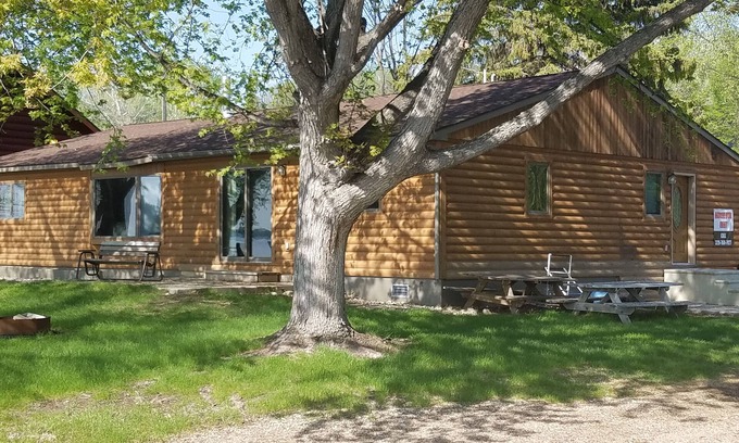 Ortonville Casa | Full Home on Lake, ¡Primeras 2 noches $ 700, luego $ 110 / noche a partir de entonces!