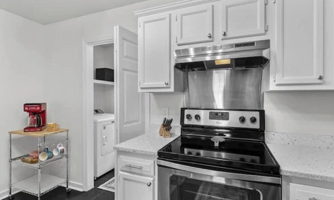 Flowood Casa | Full Home in Brandon with Essentials