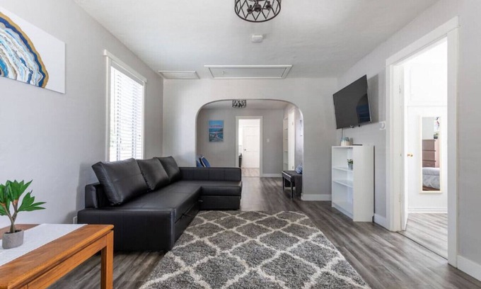 Glendora Casa | Full Home-Near APU, Citrus College, DT Glendora.