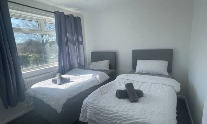 Peterborough Casa | Full House - 5 Beds - Wi-Fi