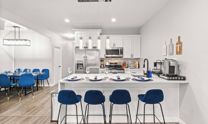 Constable Hook Casa | Full House, 7 Bedrooms, 9 Beds, 4 Bathrooms Close to NYC & EWR