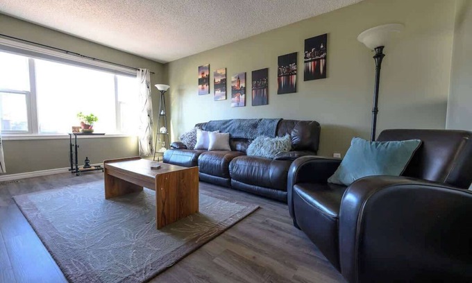 Grande Prairie Casa | Full House & Budget Friendly