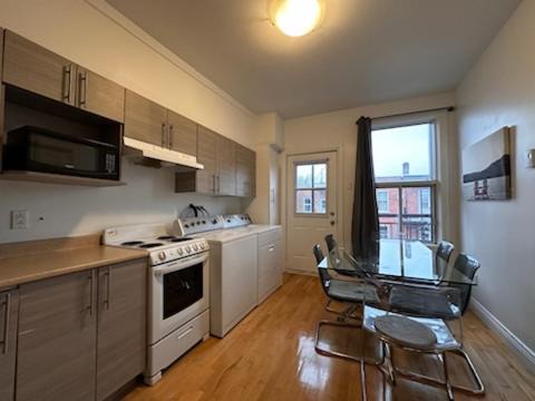 Verdun Casa | FULL KITCHEN 9min from DTOWN Room B