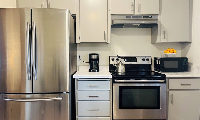 South Richland Casa | Very Quiet-2 BR w/KING-Full Kitchen-6 Min to Kadlec. Hanford/PNNL 6 miles