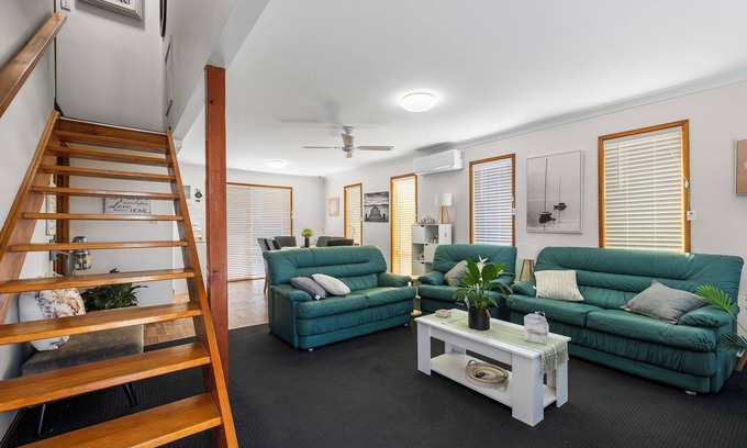 South West Rocks Casa | Full Linen, Air Cond, Ceiling Fans, Close to town, BBQ, Pizza Oven
