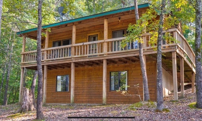 Shell Knob Cabina | Full log cabin on gorgeous Table Rock Lake is the perfect spot for vacation