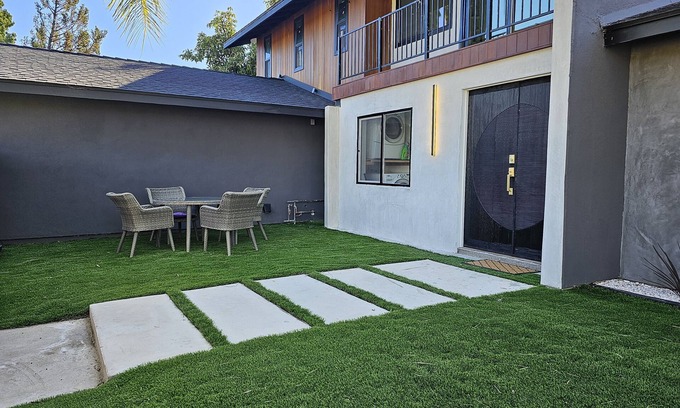 Oak Park Casa | Full Modern House 4bd / 3.5ba