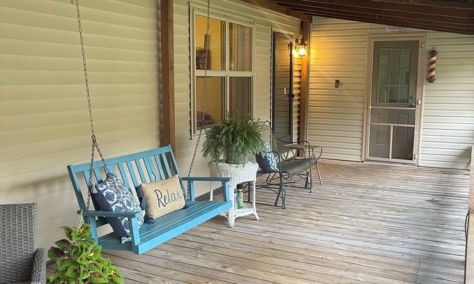 Guntersville Casa | Full Moon Fish Camp newly renovated lakeside retreat GREAT LOCATION & VIEWS