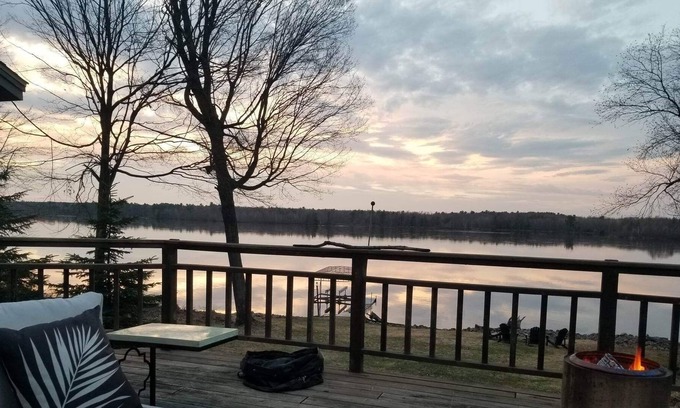 Central Wisconsin Casa | Full Service 2023 U.S. Senior Open Executive Waterfront Estate