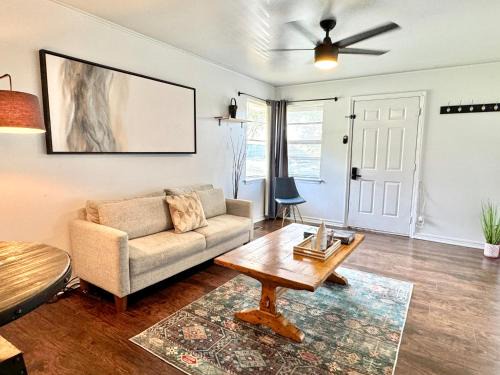 Central Oklahoma City Casa | Full-setup Studio Rainfall Shower & Washer #37a