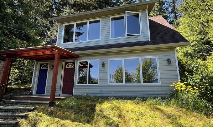 Balfour Casa | Full Suite | Lake View | Forest Retreat | Full Kitchen | Laundry