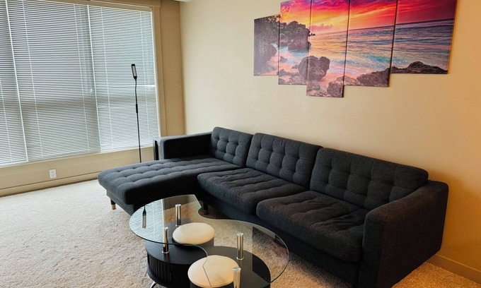 Haysboro Apartamento | Full Train Station Apartment at Heritage Station (Near Stampede)