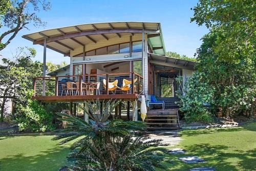 Suffolk Park Casa | Fuller Holidays - Tuckeroo Beach House, Beachfront Suffolk Park