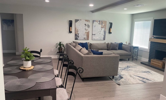 Fullerton Casa | Fullerton 1 mile from busy shopping, Anaheim, Buena Park