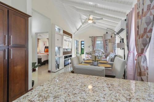Old Harbour Casa | Fully Air Conditioned Colbeck Manor - The Geenie Gates