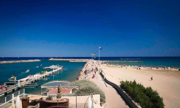 Le Port Apartamento | Fully-equipped T2 apartment in Port de Canet-en-Roussillon, ground floor, near beach.