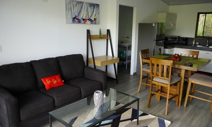 Playa Hermosa Apartamento | Fully equipped 2-bedroom apartment in Playa Hermosa with WiFi, AC and parking