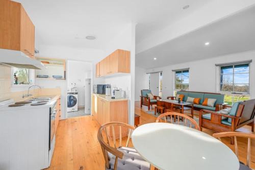 Balnarring Casa | Fully Equipped Balnarring Cottage for 4 w pool