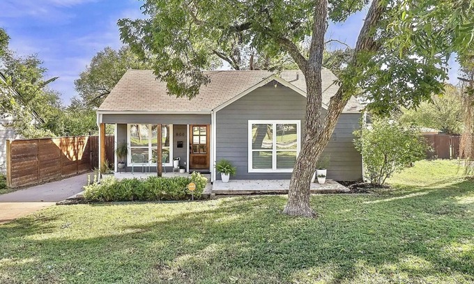 Oak Cliff Casa | Fully Fenced 3 Bed/2Bath Home, 15 min away from Downtown and AT&T Stadium