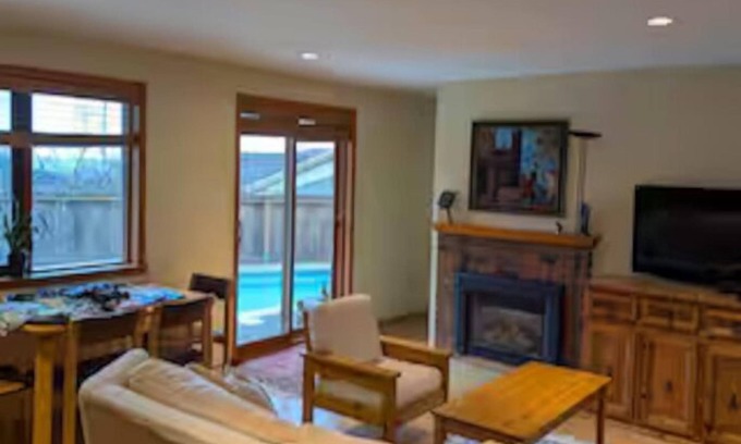 District of North Vancouver Casa | Fully furnished vacation rental