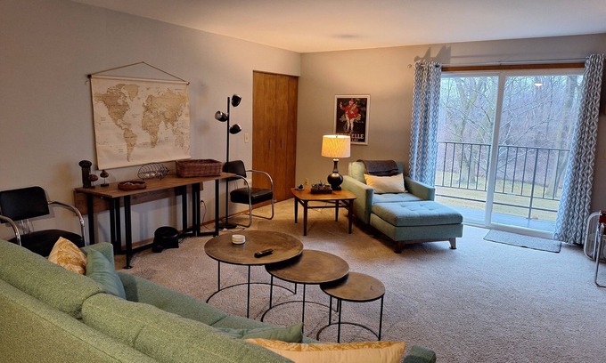 West Bend Condominio | Fully Furnished 2 Bedroom/1Bathroom - West Bend, WI