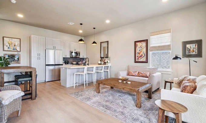 Seventh Ward Apartamento | Fully furnished 2nd FL 2bd/2ba charmer in Treme
