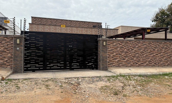 Nungua Apartamento | Fully furnished 3-bedroom apartment in an Estate at Sakumono with all you nee