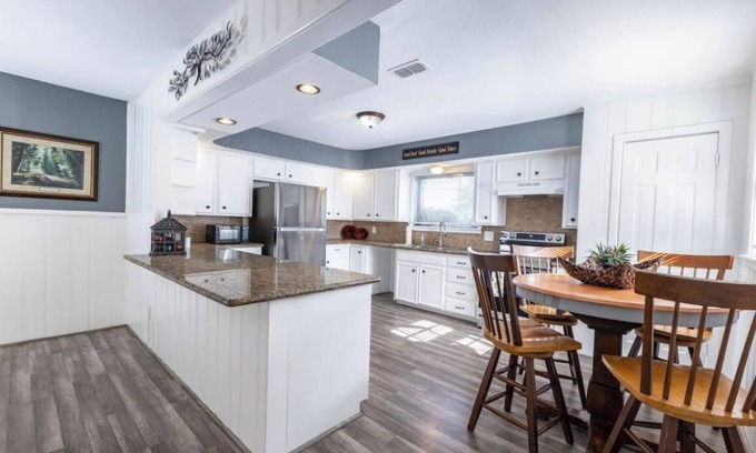 Lubbock Casa | Fully Furnished and Bills Paid. House is located in Lubbock medical district!
