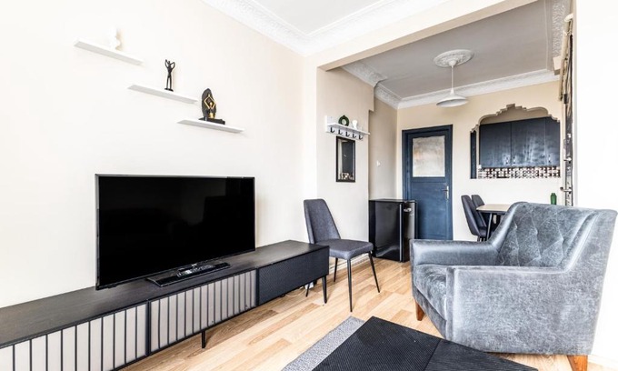 Rasimpasa Apartamento | Fully Furnished and Spacious Flat in Kadikoy