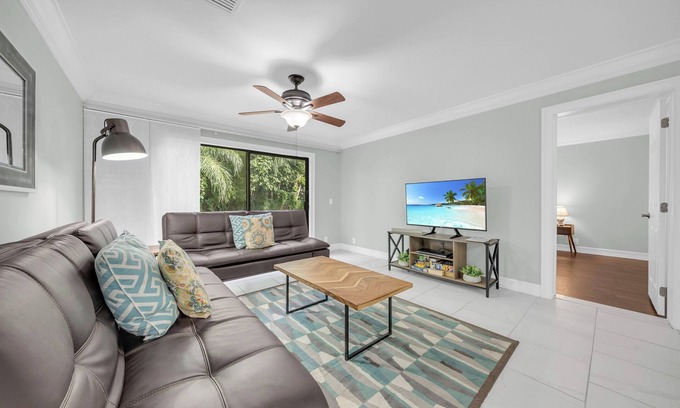 Naples Condominio | Fully Furnished Condo near Tin City & 5th Avenue