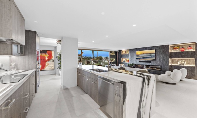 Balboa Peninsula Condominio | Fully Furnished Executive Condo-Ocean Views, steps to Lido Village and the beach