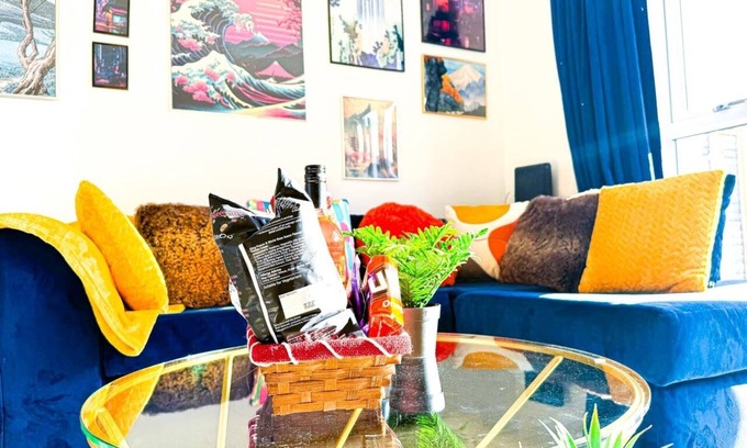 Bordesley Casa | Fully Furnished Home with Parking, Private Garden, Sleep 9