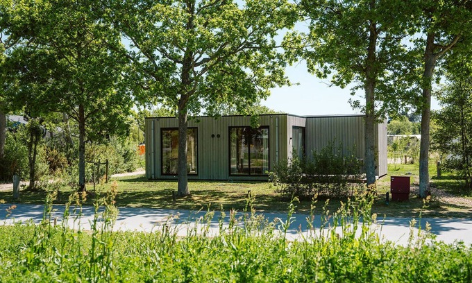 Ouddorp Chalet De Esquí | Fully furnished holiday home for six people, close to all amenities in the park.