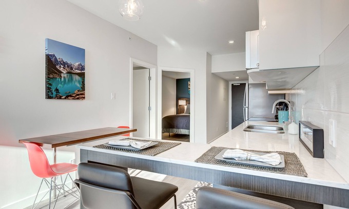 Crescent Heights Apartamento | Completamente amueblado moderno y luminoso 2 dormitorios 2 baños - vistas del centro