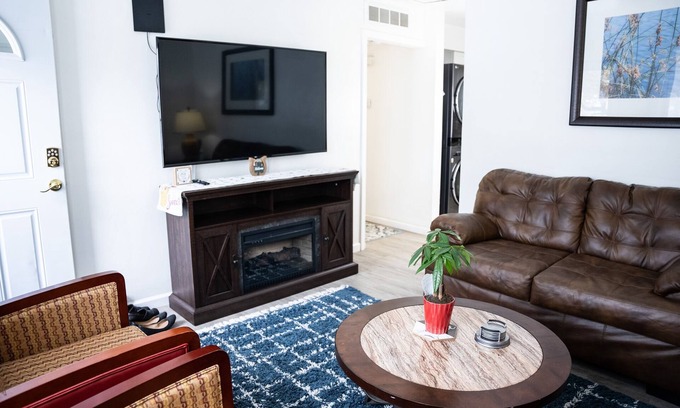 Romulus Casa | Fully Furnished Newly renovated 3 Bed 1Full Bath Single Family Home near Airport