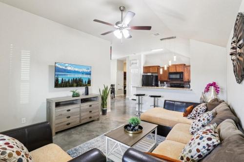 Copperas Cove Apartamento | Fully furnished spacious 3 bed 2 bath with an office, High speed Wifi, and fenced backyard