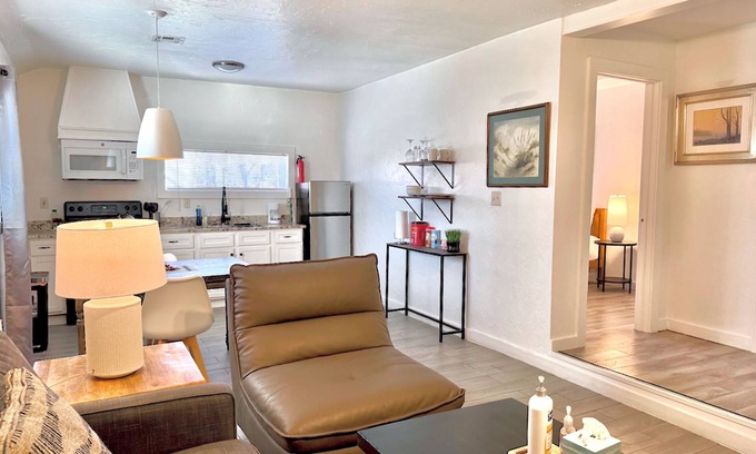 Central Oklahoma City Apartamento | Fully-furnished Studio With Rustic Design 36B