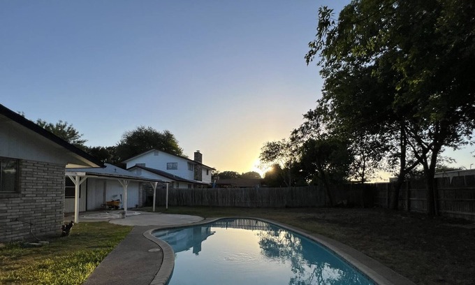 Universal City Casa | Fully Furnished & Holiday-Ready 4BR w/ POOL in TX