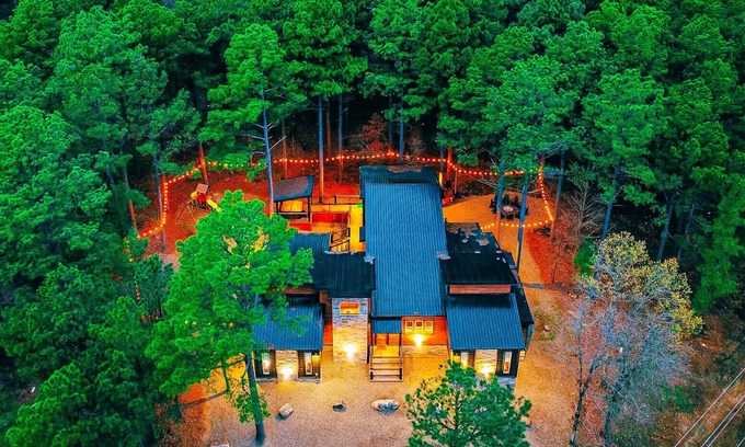 Broken Bow Cabina | Fully Loaded Game Room, One Story, Playset, Sleeps 20!