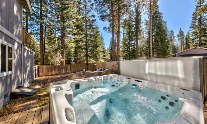 North Upper Truckee Casa | Fully Remodeled, Hot Tub, Game Room, 10 Guests + Extra Kids 5 Years Old and Younger, Pet Friendly