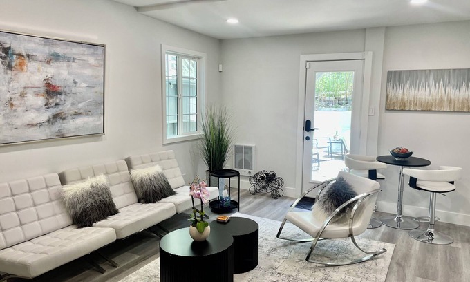Russian Hill Apartamento | Fully remodeled 2 bedroom/2 bath with a cozy backyard