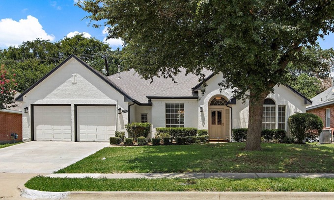 South Arlington Casa | Fully Remodeled 3 bedroom 2 Bath Home