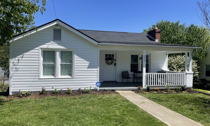 Bristol Casa | Fully remodeled cottage within 15 minutes of everything!