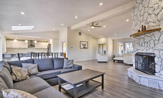 Hillsboro Casa | Fully Remodeled Hillsboro Home w/ Home Theater!