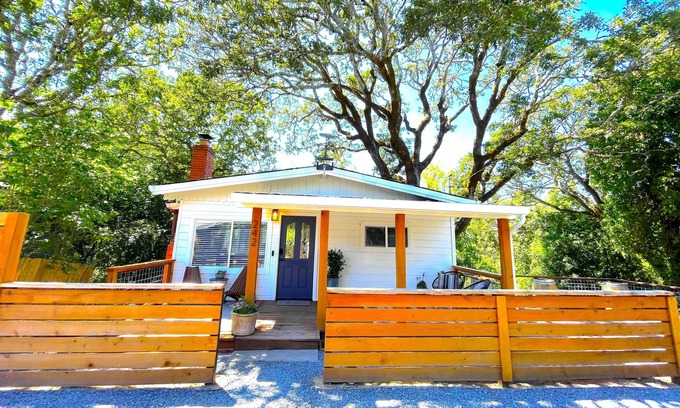 Forestville Casa | Fully Remodeled Private Wine Country Bungalow! Sunny Treetop Views, Luxury Beds