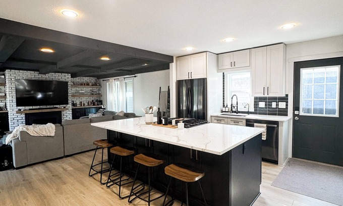White Bear Lake Casa | Fully remodeled 3-bedroom house in charming White Bear Lake